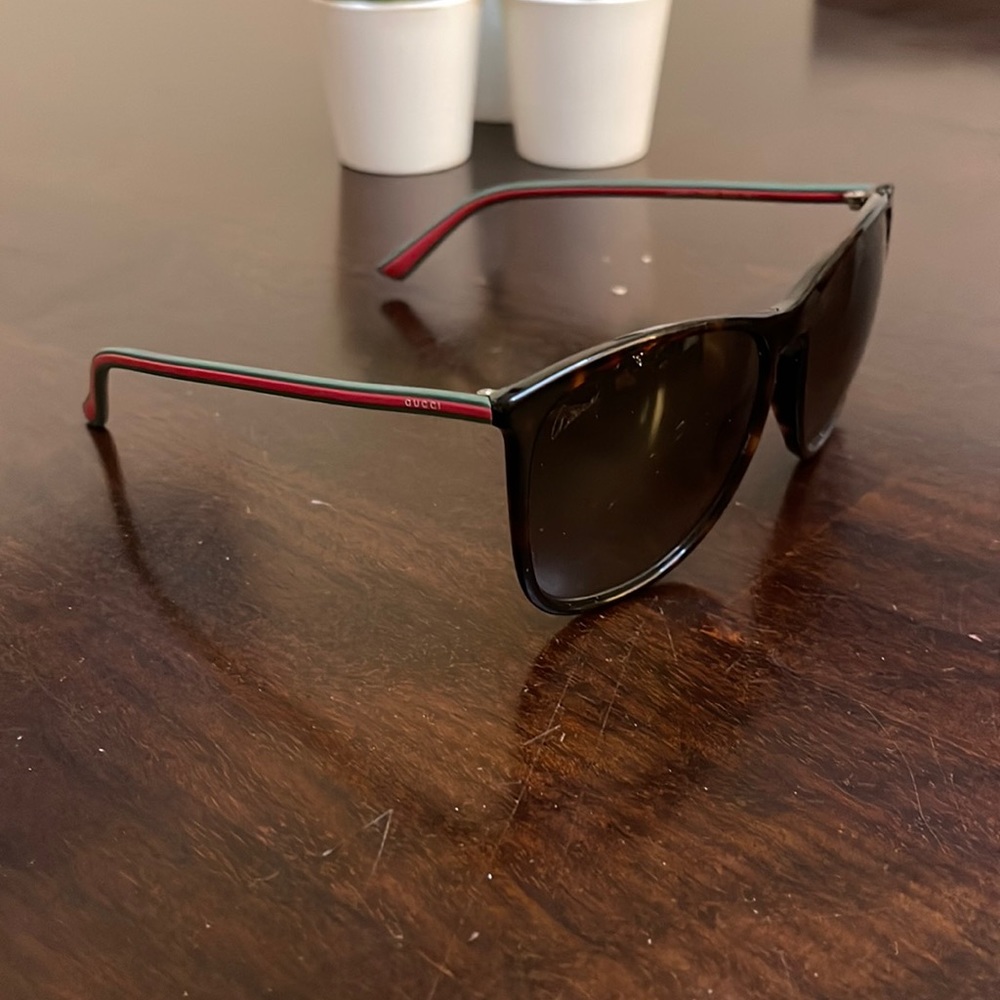 Gucci Womens Sunglasses | Tortoise Frames | Red & Green arms